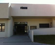 A Defensoria Pública atende a população de Almirante Tamandaré no Fórum, localizado na Rua Antonio Baptista de Siqueira, 347. A DPPR está em uma sala no 2º andar.