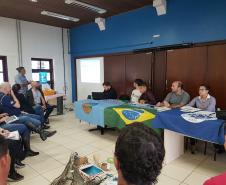 A Defensoria Pública reuniu-se com caiçaras e pescadores do litoral, afim de compreender as circunstâncias da educação local. Foi estabelecido o dia 30 de abril como prazo da resposta prescrita pela Secretaria de Educação (SEED).