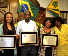 Sara de jesus junto com os outros ganhadores, Maria Cristina Oliveira da Silva e Nelson Justino.