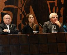 Defensora coordenadora do Pró-mulher da na audiência pública.