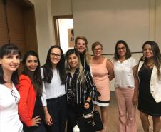 Da esquerda para a direita: Psicóloga Fernanda, Psicóloga Alysha, assessora Bianca , estagiária Carol Marques, Sra. Zilda Marcondes, juíza da 6ª vara criminal, coordenadora da delegacia da mulher no Paraná,  Dra. Marcia Vieira e as  assistentes sociais, Nara e Juscilene.