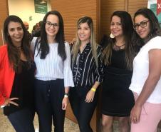 Esquerda para a direita: Psicologa Alysha, assessora jurídica Bianca, estagiária Carol Marques, assistente social Juscilene , assistente social Nara.