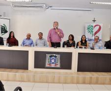 A partir da esquerda: os defensores públicos Gilson de Oliveira e Francine Amorese; o vereador Valdomiro Gonçalves Pereira; o vice-prefeito Sérgio Pereira Júnior; o prefeito Claudemir Bongiorno; a defensora pública-geral do Paraná, Josiane Lupion; a juíza da Vara Criminal de Cianorte, Flávia Alves; o deputado estadual Jonas Guimarães e o procurador jurídico de Cianorte, Agnaldo Juarez Damasceno.