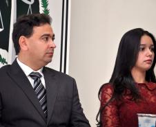 Os defensores públicos Gilson de Oliveira e Francine Amorese.