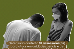 Na foto, a assessora de Execução Maria Emilia Glustack, que foi estagiária de graduação da DPE-PR na área de Execução Penal e de pós-graduação no Núcleo de Promoção e Defesa dos Direitos das Mulheres, atende uma pessoa privada de liberdade na Cadeia de Rio Branco do Sul.
