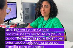 Imagem com foto de atendimento realizado durante a ação Defensoria Para Elas em Ponta Grossa, sob o título, em roxo "DPE-PR em Ponta Grossa realizou nesta sexta-feira (23) a ação 'Defensoria Para Elas' com orientação jurídica na área da Família para mulheres".
