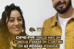 Imagem de foto de casal no mutirão Concilia Paraná, sob o título "DPE-PR conclui mais um Concilia Paraná em Curitiba com 63 pessoas atendidas."