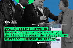 Imagem em formato de arte, na qual, capta o momento que o Defensor Público-Geral André Ribeiro Giamberardino assina o termo mencionado no título, "DPE-PR assina Termo de Cooperação para implementação para o Plano Estadual de Educação em Direitos Humanos no Estado", que aparece em destaque na imagem. O fundo é composto pelas cores azul e verde, na imagem, tem quatro pessoas em preto e branco conversando enquanto uma delas está parada assinando.