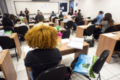 Imagem com foto da 2ª fase do V Concurso para defensor(a) público(a) do Paraná.