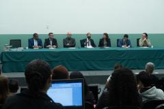 Imagem com foto da abertura da 2ª edição do curso do júri da DPE-PR.