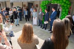 Imagem colorida horizontal em que se vê o público acompanhando a inauguração do Posto de  Atendimento da DPR-PR na Câmara Municipal de Curitiba.
