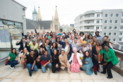 Imagem geral com todos e todas as participantes do evento