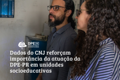 Imagem colorida em que se vê a equipe da DPE-PR em visita a uma unidade socioeducativa. 