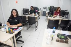 Imagem mostra Servidores da DPE-PR no Posto da Defensoria que fica na Câmara Municipal de Curitiba.   