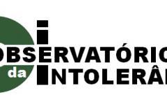 A imagem consiste das palavras "Observatório" "da" e "intolerância". A primeira está em preto e  acima das outras duas, a segunda está em branco - dentro de um circulo verde  que engloba as letras o, b e s da palavra observatório também e, por fim, a ultima palavra se encontra em preto e a leta I esta destacada em tamanho maior. 