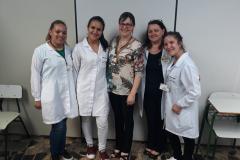 Equipe da saúde junto com a assistente social da Defensoria Pública, Adriele Inácio.