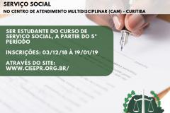 #LegendaAcessível: Na imagem vemos uma mão segurando uma caneta muito próxima a uma folha de papel, como se estivesse prestes a escrever algo. 
No canto superior esquerdo lê: ESTÁGIO SERVIÇO SOCIAL, no centro de Atendimento Multidisciplinar (cam) - Curitiba. Abaixo temos a seguinte descrição: Ser estudante do curso de serviço social, a partir do 5º período; INSCRIÇÕES: 03/12/18 à 19/01/19; realizadas através do site: www.cieepr.org.br/ . No canto inferior direito vemos a logo da DPPR.
