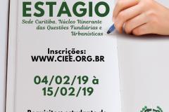 Na imagem vemos uma mão segurando uma caneta muito próxima a uma folha de papel, como se estivesse prestes a escrever algo. No canto superior lê: ESTÁGIO Sede Curitiba. Núcleo Itinerante das Questões Fundiárias e Urbanísticas. Abaixo temos a seguinte descrição:"Inscrições: ww.ciee.org.br" , "04/02/19 à 15/02/19", "Requisitos: estudante de Direito a partir do quinto semestre". No canto inferior direito vemos a logo da DPPR.
