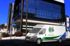 Na foto vemos uma van branca com detalhes em verde e azul na sua lateral. A logo da DPPR está presente na parte da frente da van, bem como na sua lateral junto aos outros detalhes. Na frente da van também se lê “Van de direitos”. Ao fundo vemos a sede administrativa da DPPR. Há uma legenda na foto que diz: “perspectiva artística do veículo. Imagem meramente ilustrativa.”
