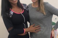 Na imagem vemos a Sra. Maria Luiza Dias, Mulher trans que conseguiu sua nova certidão, ao lado da Coordenadora do Nudem Dra. Eliana Lopes. 
