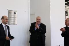 O defensor público-geral, dr. Eduardo Abraão, e o prefeito de Curitiba, Rafael Greca, fazendo o descerramento da placa