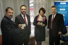 A defensora pública geral, Dra. Josiane Fruet Bettini Lupion, e o Coordenador de Administração da DPPR, Dirceu Alves de Assunção, visitam o Instituto de Identificação do Paraná.