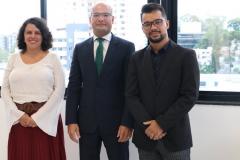 Nesta quarta-feira (22), o defensor público-geral do Estado, Eduardo Abraão, recebeu a presidente da Associação das Defensoras e Defensores Públicos do Paraná (ADEPAR), Ana Caroline Teixeira  e o presidente da Associação dos Servidores da Defensoria Pública, Louis Pasteur Servilha (ASSEDEPAR), para tratar de pautas conjuntas das associações.