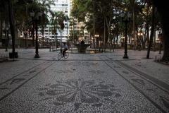 Os locais, por serem situados no centro da cidade, abrigam um grande número de pessoas em situação de rua.