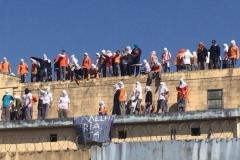 Até o momento a rebelião deixou um saldo de cinco mortos e 25 feridos.