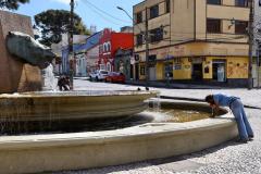 A medida garante direito à água, equipamentos de proteção individual e acesso a banheiros públicos