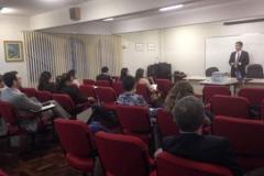 Para falar sobre a questão foi convidado o palestrante e professor André Ribeiro Giamberardino, que também é defensor público do Paraná.