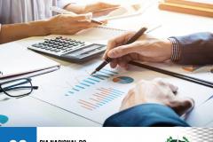#LegendaAcessível: A imagem, uma foto, mostra uma mulher e um homem a frente de uma mesa com calculadora, relatório com gráfico, tablet, representando uma administradora e um administrador trabalhando.

No rodapé no canto esquerdo a data 09 de setembro, Dia Nacional do Administrador e no canto direito a logo da DPE-PR.