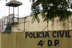 O 4º Distrito Policial de Londrina tem capacidade para 24 presos, mas hoje abriga 121.