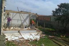 A Defensoria recebeu denúncias dos moradores, inclusive fotos e vídeos, de que suas casas estavam sendo demolidas após a reintegração. 