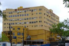 Defensores pedem indenização a todos os prejudicados pela paralisação do Hospital Evangélico em 2014.