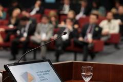 Especialistas debatem políticas de redução de danos a presos em workshop.