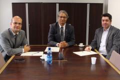 O subdefensor público-geral Eduardo Abraão, o defensor público-geral Sérgio Parigot de Souza e o procurador-geral do Estado Paulo Sérgio Rosso.