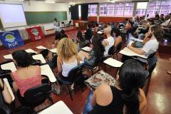 Servidor da DPPR em Londrina participa de mesa-redonda na UEL.