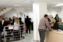 Aumento do número de senhas distribuídas diariamente deve ajudar a reduzir as filas no Centro de Atendimento Multidisciplinar.