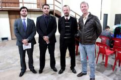 Os defensores públicos de Castro, Leonardo Canella e Rafael Souto, com assessor especial da prefeitura de Carambeí, advogado Marcelo Greskiv, e o vice-prefeito de Castro, Marcos Bertolini, durante reunião do Conselho da Comunidade de Castro.