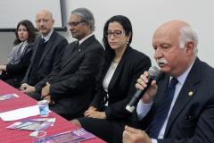 O defensor público-geral do Estado, Sérgio Parigot de Souza (terceiro da esquerda para a direita), participou do evento em comemoração aos dez anos da Lei Maria da Penha.