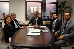 Resolução implanta núcleos de atuação especializada na Defensoria Pública do Paraná. Na foto a corregedora-geral da DPPR, Vania Maria Forlin, o ouvidor-geral, Gerson da Silva, o defensor público-geral do Paraná, Sérgio Parigot de Souza, o subdefensor público-geral, Dezidério Lima, e o subcorregedor Newton Portes Junior. 