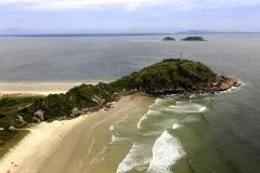 De acordo com o documento, os moradores da Ilha têm sido proibidos de arrumar telhados, cercas, paredes, janelas e portas de suas residências em razão da “proteção ambiental”.