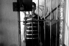 A ação solicita, entre outras coisas, que os adolescentes que já estavam nesses locais fossem transferidos imediatamente para unidade socioeducativa destinada à internação provisória.