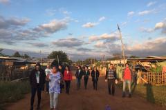 Grupo de defensores públicos visita a área da Ocupação Bubas, em Foz do Iguaçu, uma das maiores do estado.