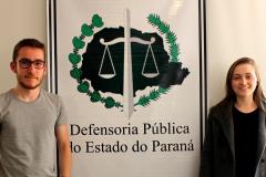 Natália e Murilo fazem o atendimento ao público, produzem peças processuais em diversas áreas e ainda estagiam na Escola da Defensoria Pública do Estado do Paraná. 
