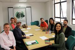 Participaram da assinatura do termo a defensora pública coordenadora do NUCIDH, Camille Vieira da Costa, o defensor público auxiliar do Núcleo, Bruno Passadore, a presidente do Transgrupo Marcela Prado, Rafaelly Wiest, o diretor administrativo do Grupo Dignidade, Lucas Siqueira, o coordenador de articulação política do grupo Dom da Terra AfroLGBTI, Márcio Marins, o diretor presidente do Grupo Dignidade, David Harrad, Antonio Marcos Quinupa, Coordenador da Comissão de Retificação do Prenome e