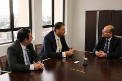 O defensor público-geral, Eduardo Abraão, recebeu nesta terça-feira (31) em seu gabinete, o presidente da OAB/PR, José Augusto Araújo de Noronha, e seu assessor, Ricardo Miner Navarro
