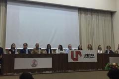 Mesa de abertura do I Encontro de Atendimento ao Autor da Violência contra a Mulher. A partir da esquerda: Grazielle Ganhão (2°) e Pietra Carolina Previate (5°).