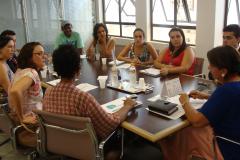 Participaram da reunião Leonildo José Monteiro Filho, representante do Movimento Nacional da População de Rua; Adriana Correa, professora do Núcleo de Práticas Jurídicas da UFPR; Eliane Betiato, assistente social da Casa de Acolhida São José; Flávia Scalsavara, assistente social do Centro Estadual de Defesa dos Direitos Humanos da População em Situação de Rua; Santa de Souza, ouvidora da DPPR; a defensora pública-geral Josiane Lupion, o subdefensor público-geral André Ribeiro Giamberardino